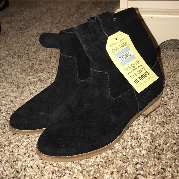 Toms Shoes - NWT Toms Suede Boots